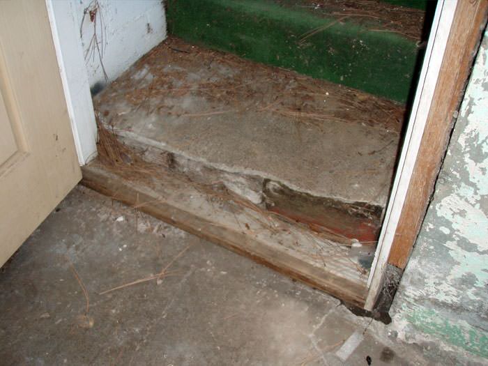 flooded basement staircase lg